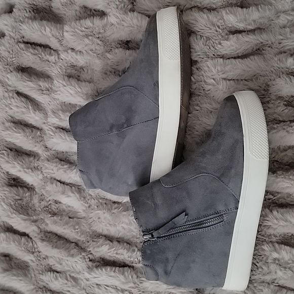 Booties - Picture 3 of 6